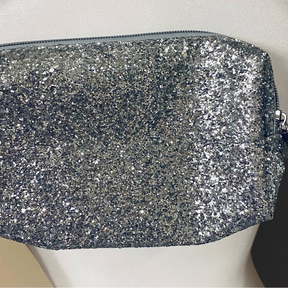 NWOT BH COSMETICS Silver Glitter Makeup Bag - Picture 1 of 5